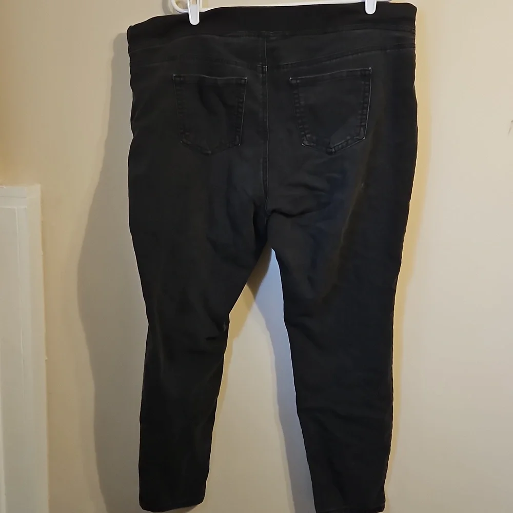 Terra & Sky Black Pull On Jeans. In EUC